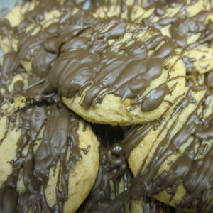 Peanut butter cookies with chocolate drizzle
