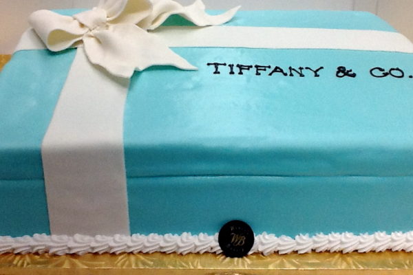 Cake shaped like a Tiffany Box