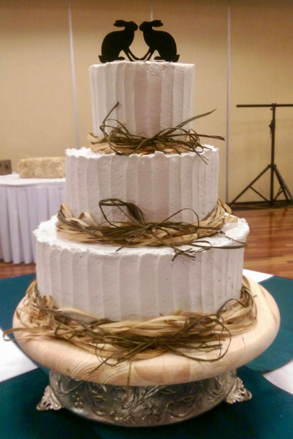 Wedding cake with Vertical Texture with Raffia