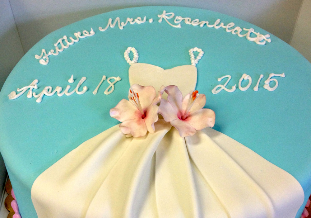 Cake with fondant Wedding Dress with flowers